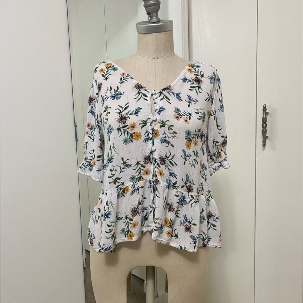 Lucky Brand Soft Boho Floral Top Women’s Size Medium V-Neck Casual Chic